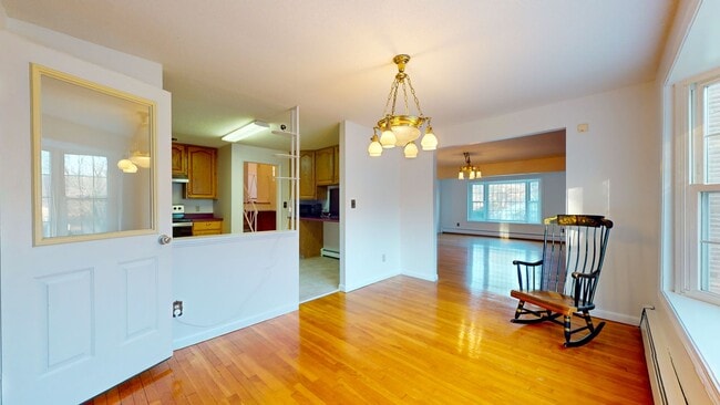Building Photo - 3 Bedroom Split Level in Woodbridge