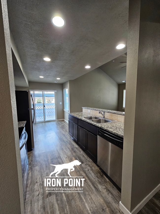 Building Photo - JE911