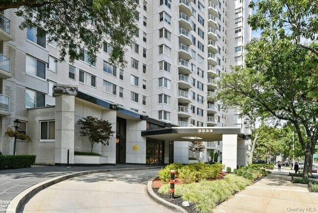 Building Photo - 3333 Henry Hudson Parkway East