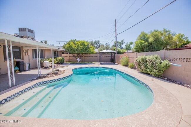 Building Photo - 1224 E Campus Dr