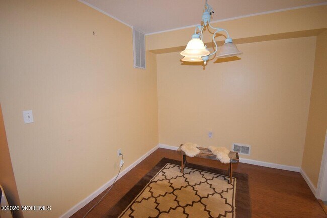 Building Photo - 1304 Wellington Pl
