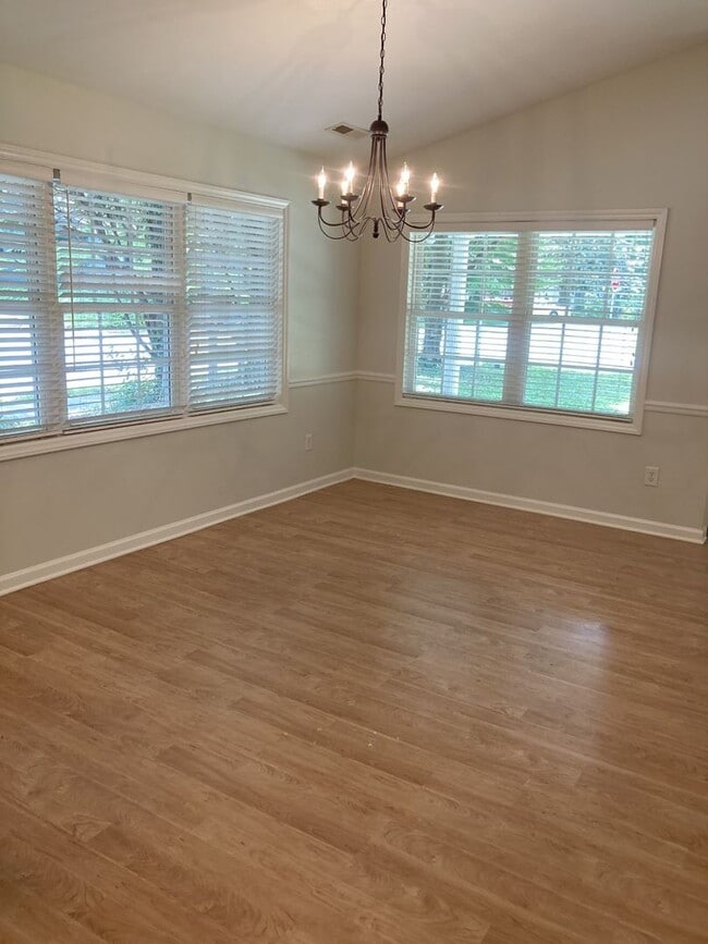 Building Photo - Bright and spacious 3BR/2ba in Lindley Park!
