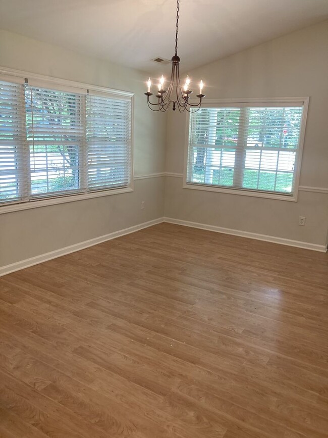 Building Photo - Lindley Park 3 bedroom