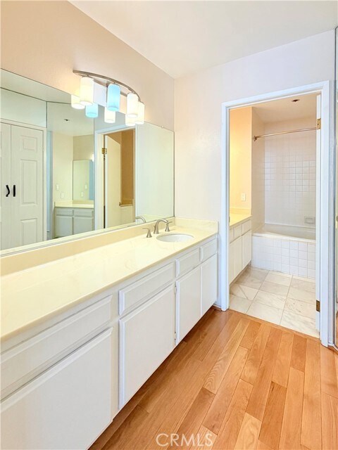 Building Photo - 600 W 9th St