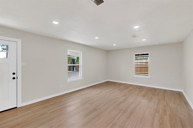 Building Photo - 208 Ponderosa Ln