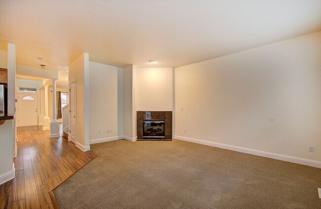 Building Photo - East Vancouver- Beautiful 5 bedroom