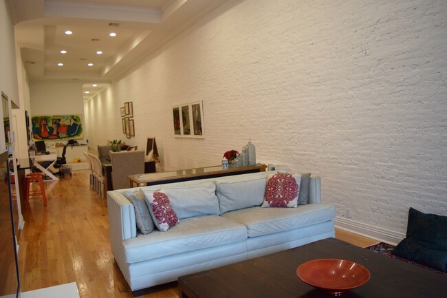 Building Photo - 25 Murray St