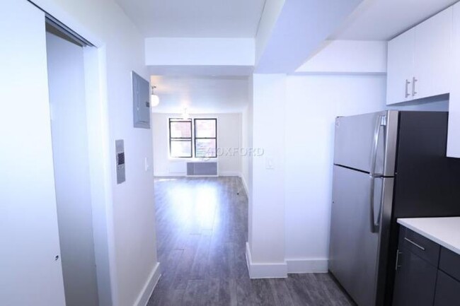 Building Photo - 0 bedroom in ELMHURST NY 11373