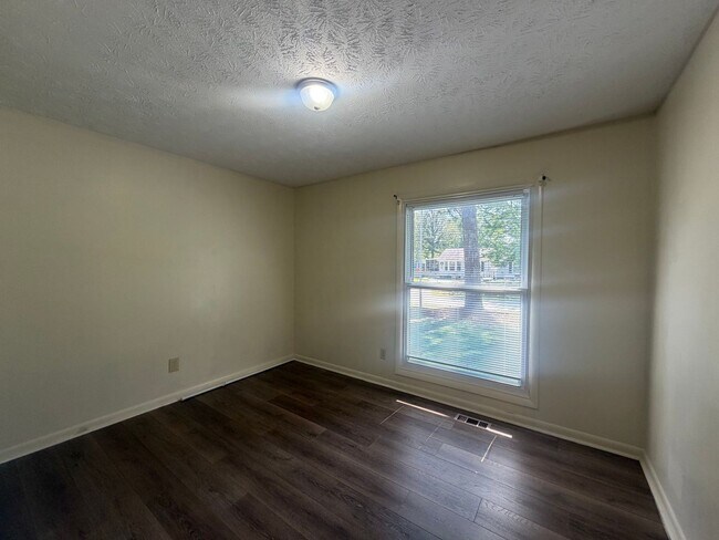 Building Photo - 1855 Berriedale Dr