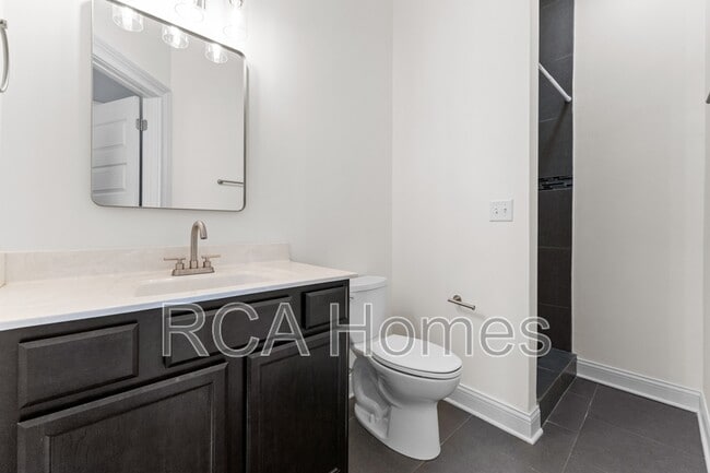 Building Photo - 613 E New York St