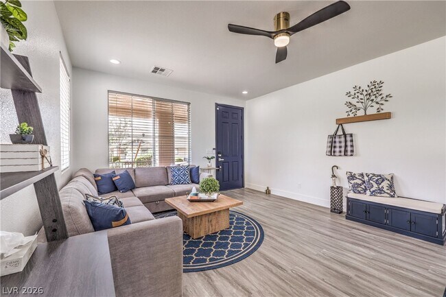 Building Photo - 10762 Flame Vine Ct