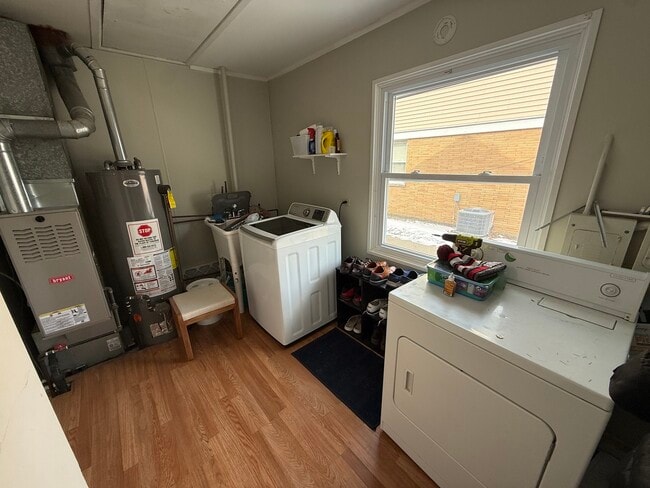 Building Photo - 1107 Bristol Ave