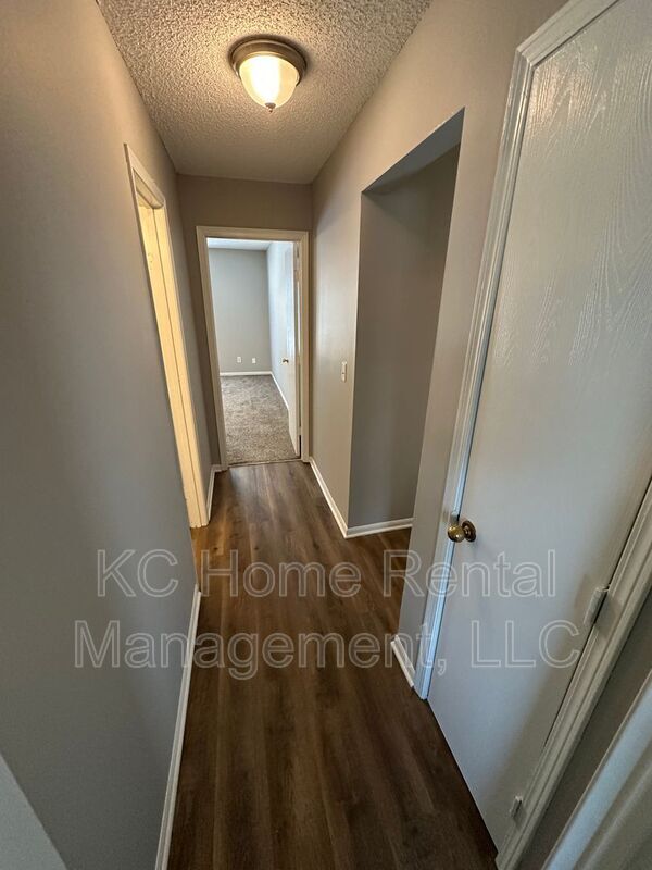 Building Photo - 433 Lee Dr