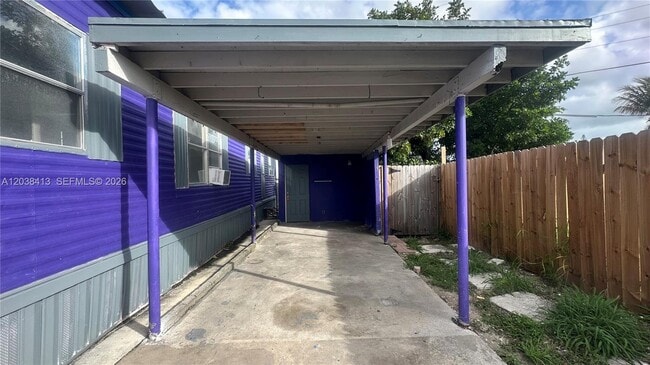 Building Photo - 2961 Plumosa Ln