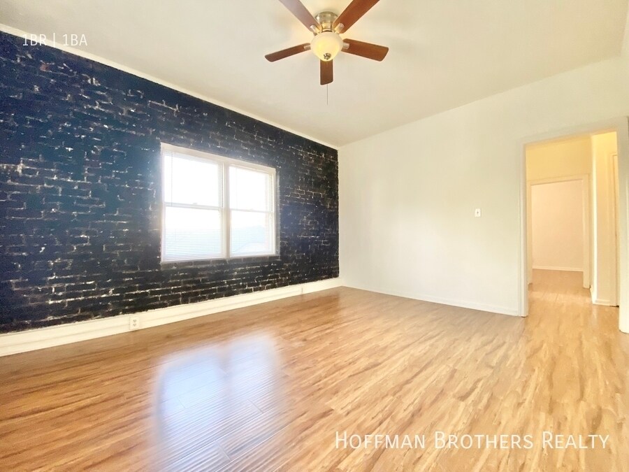 Building Photo - 800 N Las Palmas Ave