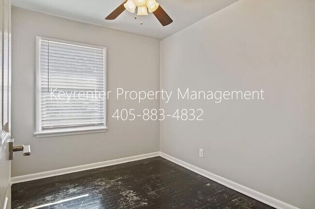 Building Photo - 3937 SW 27th Pl