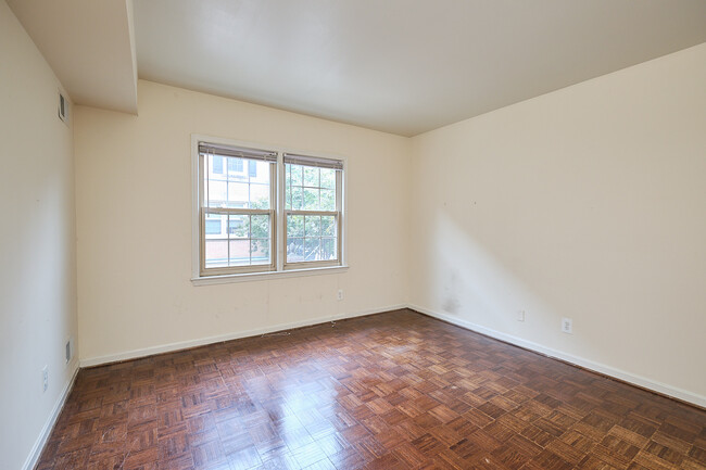 Building Photo - 1776 Lanier Pl NW