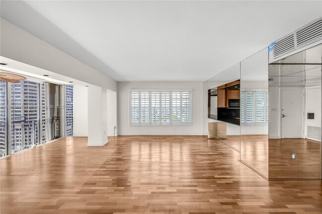 Building Photo - 11111 Biscayne Blvd