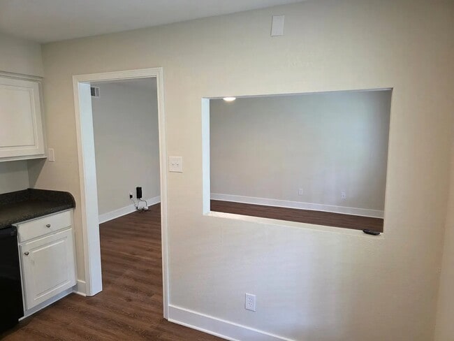 Building Photo - 806 Park Lane