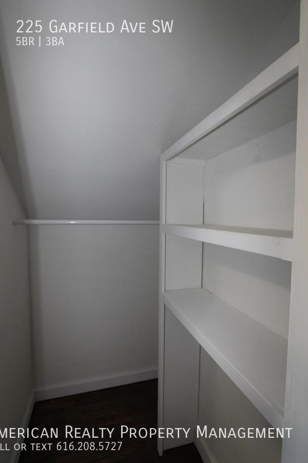 Building Photo - 225 Garfield Ave SW