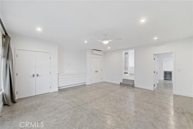 Building Photo - 520 N Rexford Dr