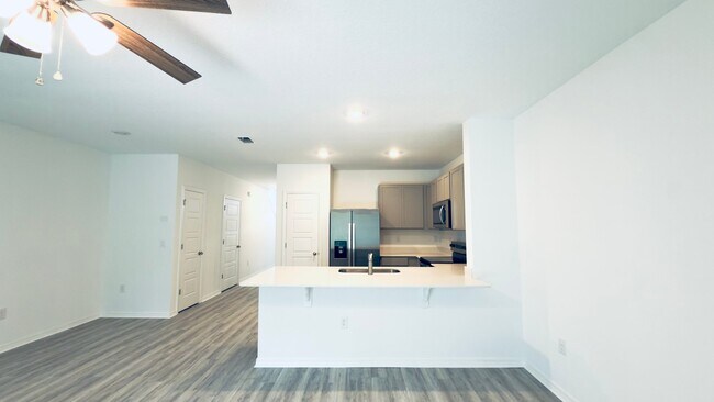 Building Photo - 2947 Canary Ave