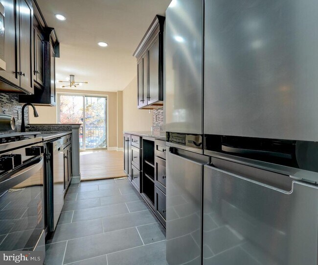 Building Photo - 1900 Lyttonsville Rd