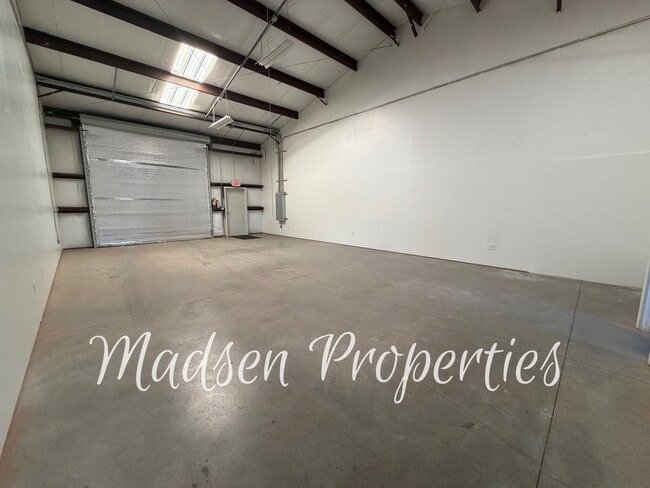 Building Photo - 1115 E Ewald Ct