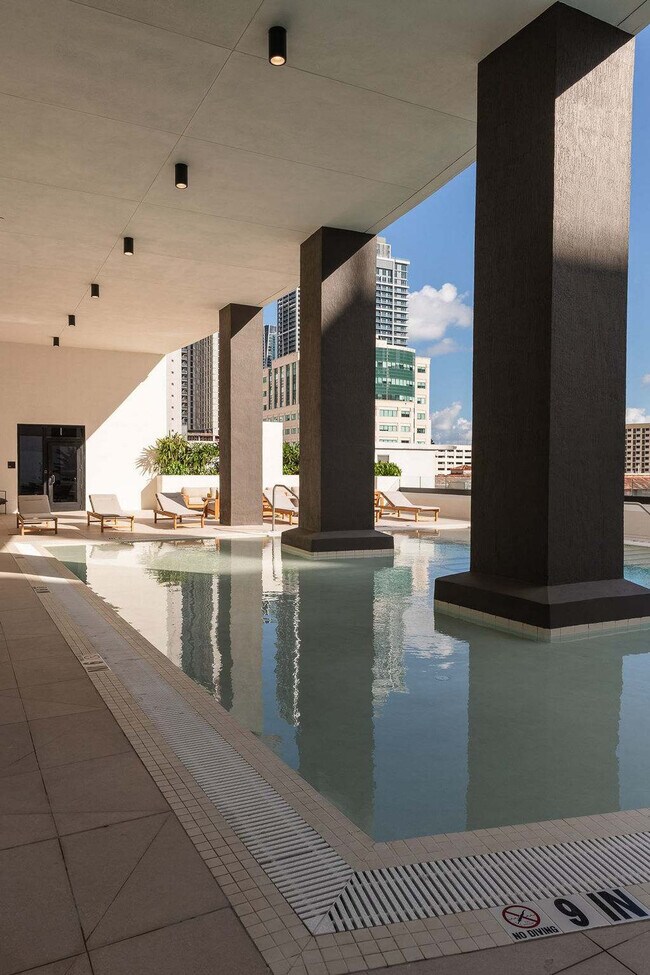 Building Photo - 225 N Miami Ave