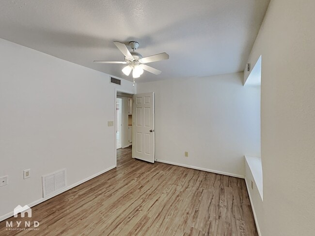 Building Photo - 10487 N Fairway Vista Ln