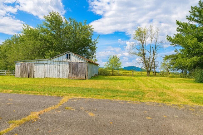 Building Photo - 3039 John Wayland Hwy