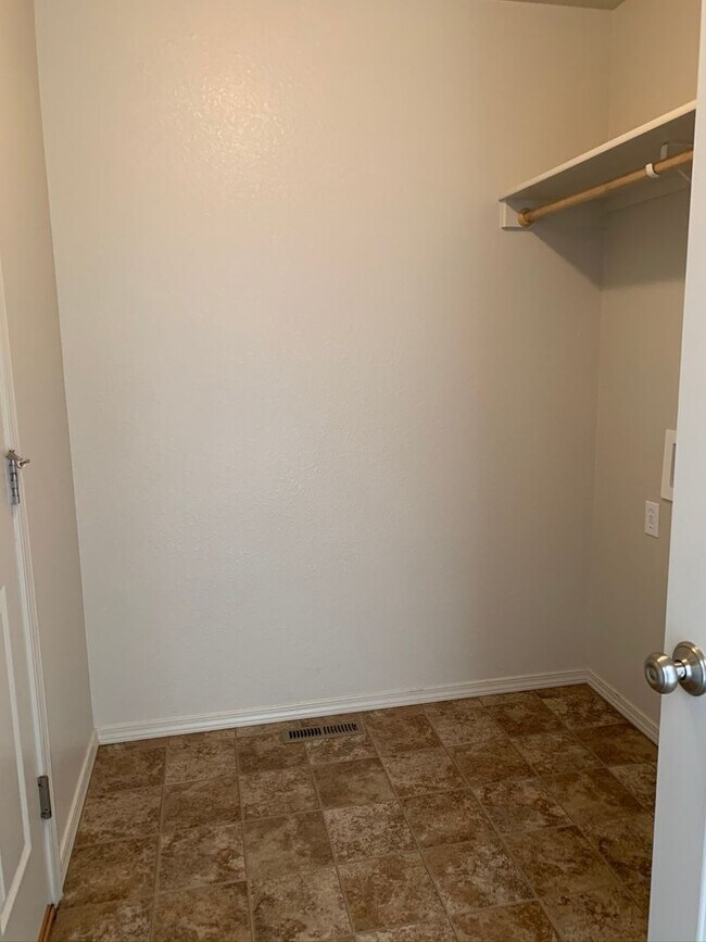 Building Photo - Adorable 3 bed 2 bath home in a quite Cald...