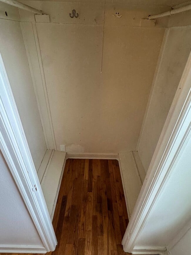 Building Photo - 1 Bedroom Duplex in Downtown Eugene