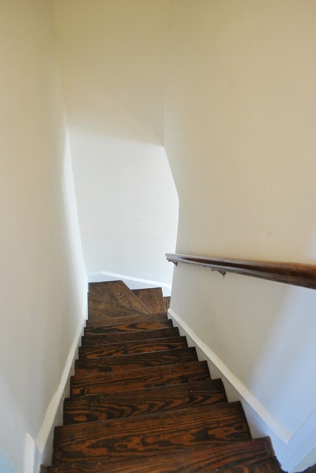 Building Photo - Georgetown near GT Medstar Hospital, Chic Rowhouse 5br/3Ba w/Yard, Deck, Parking