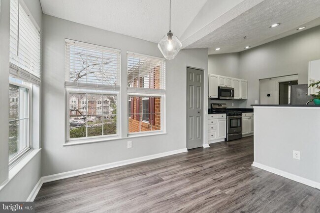 Building Photo - 2444 Blue Spring Ct