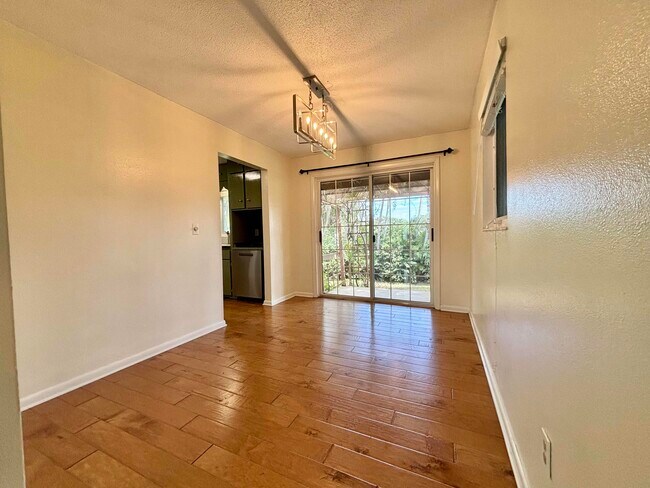 Building Photo - 320 Kenzel Ct