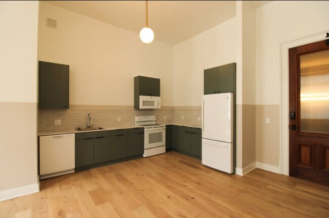 Building Photo - City Hall