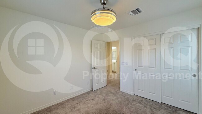 Building Photo - 3913 S 58th Ln