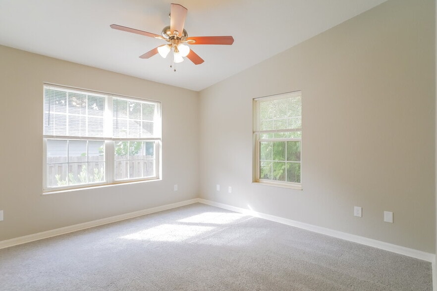 Building Photo - 1357 Mattie St