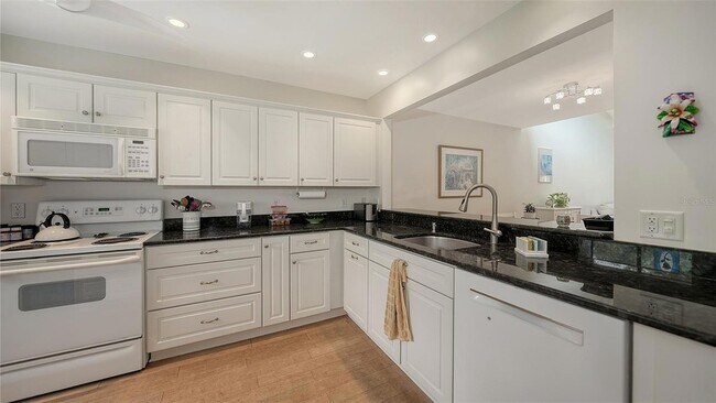 Building Photo - 1611 Clower Creek Dr