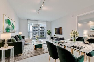 Building Photo - 1665 Bay Rd