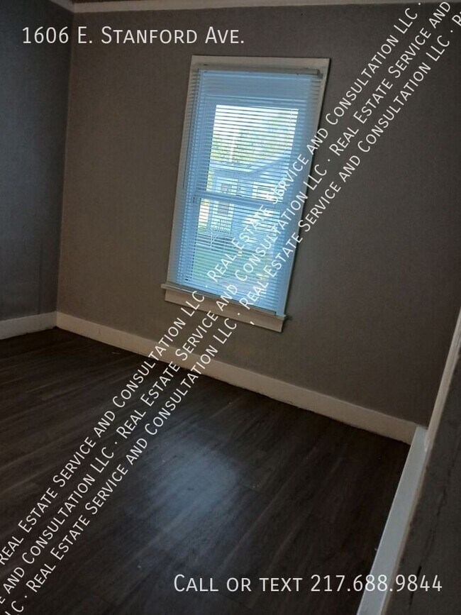 Building Photo - 1606 E Stanford Ave