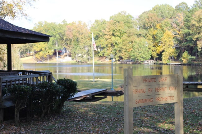 Building Photo - CUTE 3 BED 2 BATH HOME IN SPRING LAKE SUBDIVISION!!