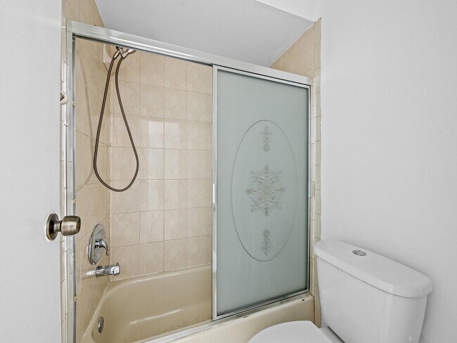 Building Photo - 1 Jacaranda Country Club Dr