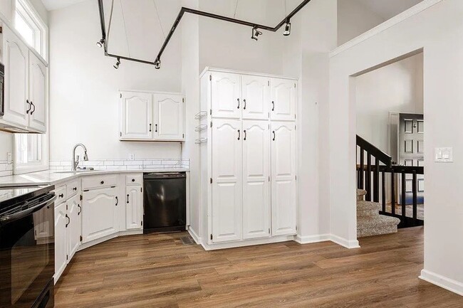 Building Photo - Exceptional Millard School District Home For Rent