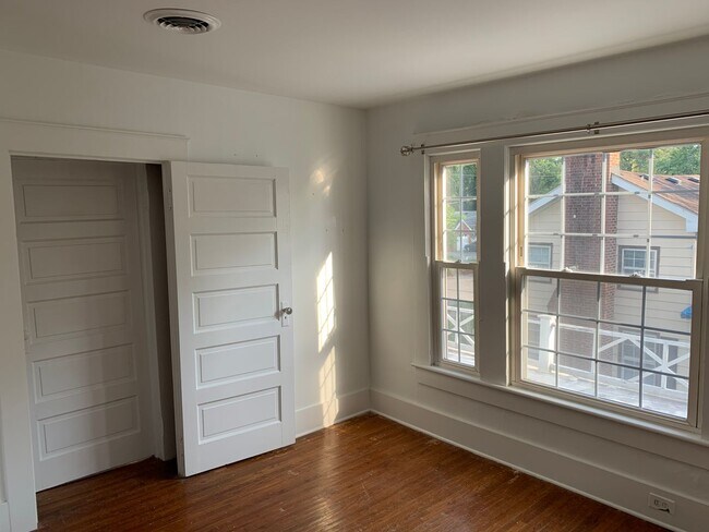 Building Photo - 805 Raleigh St