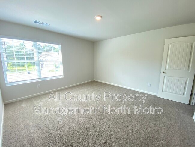 Building Photo - 102 Oaktree St