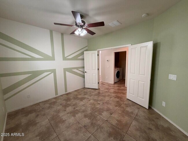 Building Photo - 3349 E Cheyenne St