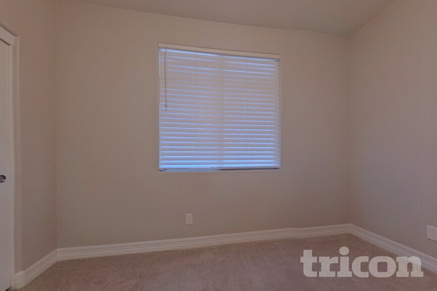 Building Photo - 2467 N 149th Ln