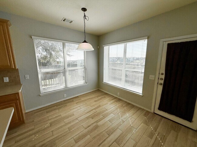 Building Photo - 5 bedroom, 3 bathroom home off TPC Parkway!